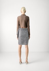 Never Fully Dressed SEQUIN JASPRE WRAP SKIRT - Omslagsskjørt - gun metal