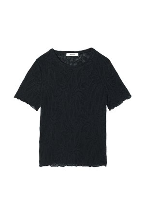 Top noir en dentelle à manches courtes avec motif floral, col rond et bords festonnés, étiquette de marque "PROMOD" à l'intérieur du col.