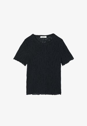 Top noir en dentelle à manches courtes avec motif floral, col rond et bords festonnés, étiquette de marque "PROMOD" à l'intérieur du col.