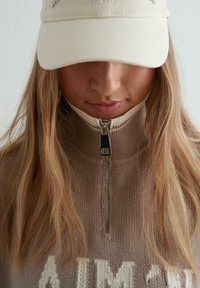Thumbnail Image 6