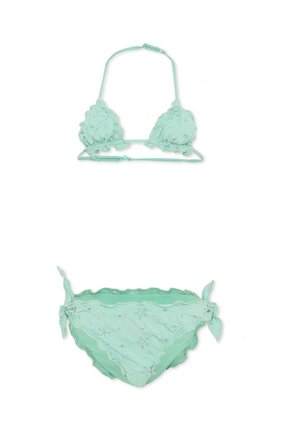 Bikini verde chiaro con ricamo floreale, top a collo halter con spalline regolabili e slip abbinati con fiocchi laterali e bordi smerlati.