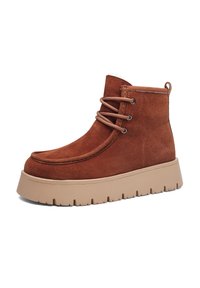 Rudos zomšinės aulinukai suapvalintais pirštais, suvarstomi priekyje, turi smėlio spalvos platforminę padą su tekstūruotu pado raštu.