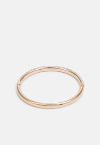 Roségold-Armband mit glatter Oberfläche, das eine Reihe von kleinen klaren Edelsteinen entlang der oberen Kante aufweist. Elegante runde Form und nahtloses Design.