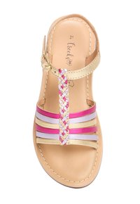 Tan sandaal met een bandjesontwerp in roze, goud en zilver. Heeft een gevlochten centraal accent en een verstelbare enkelband. Glad textuur.