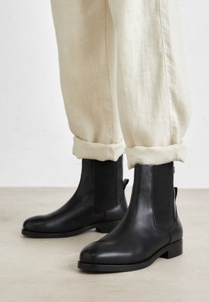 ELEVATED ESSENTIAL BOOTIE - Botines - black
