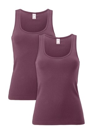 Twee pruimkleurige katoenen tanktops met een ronde halslijn en smalle bandjes, met een getailleerd ontwerp en een gladde textuur.