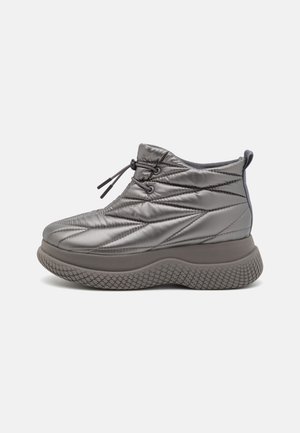 Enkellaarsjes met plateauzool - gunmetal