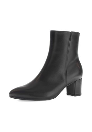 Botte de cheville noire en cuir lisse, avec un bout pointu et un talon carré épais. Comprend une fermeture éclair sur le côté.