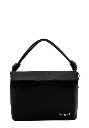 Sac à main en nylon noir avec un rabat pliable, présentant une poignée texturée, des accents en métal argenté et un logo blanc à l'avant.