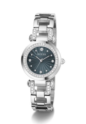 Sølv Guess-armbåndsur med mørk tekstureret urskive, timeindikatorer i krystal samt krystaldækket krans og armbåndsled.