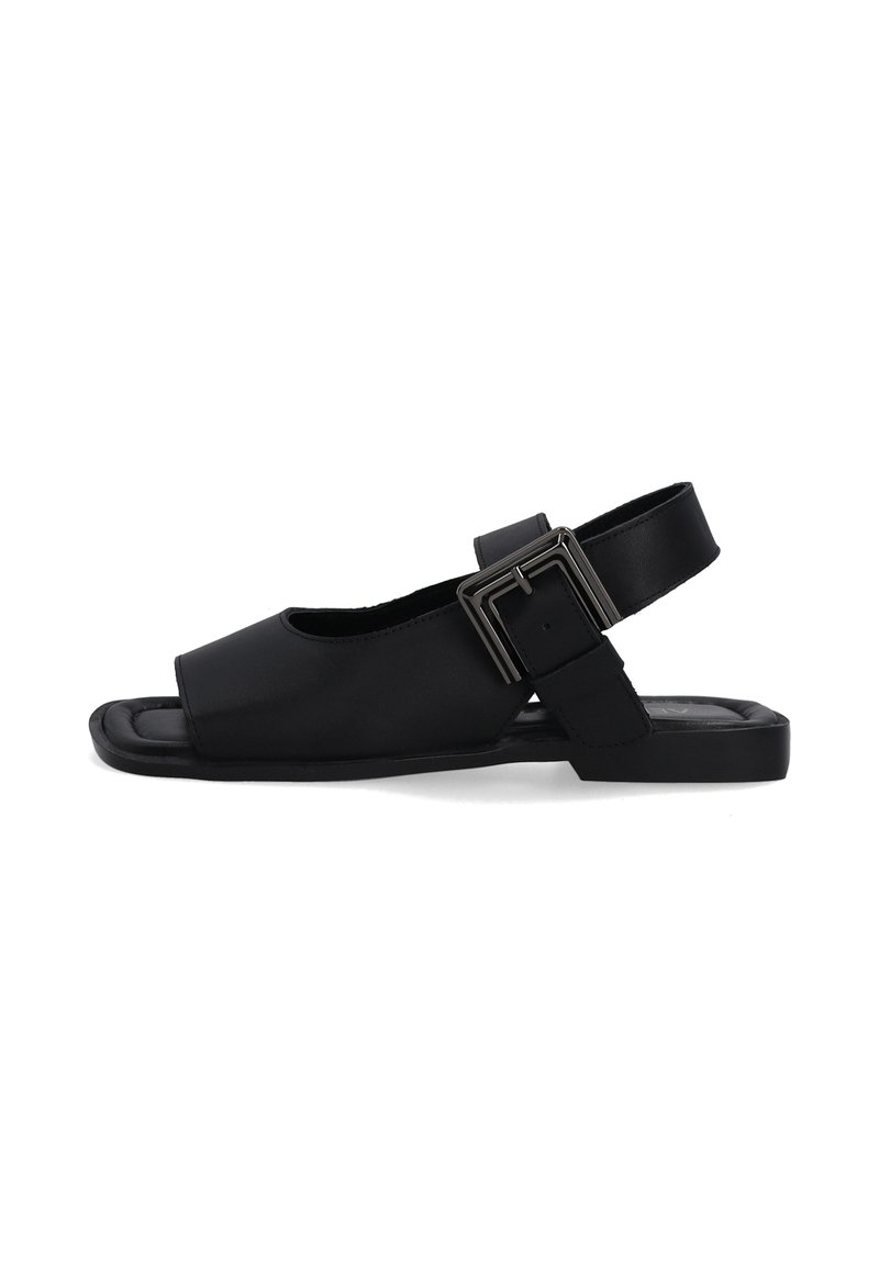 Schwarze Leder-Sandale mit offenem Zehenbereich und einem breiten Riemen. Verfügt über eine Schnalle und einen verstellbaren hinteren Riemen. Flache Sohle für Komfort.