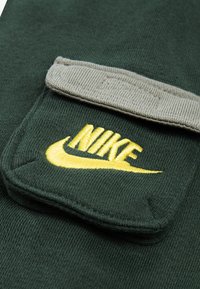 Nike Sportswear UTILITY SET - Treniņtērps - fir