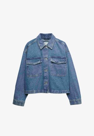 Bijgesneden blauwe spijkerjasje met lange mouwen, voorzijde met knoopsluiting, kraag en twee grote borstzakken met klep.