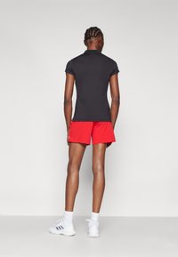 EA7 Emporio Armani SHORTS - Calções desportivos - racing red