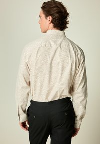 Next Ing - white neutral ditsy