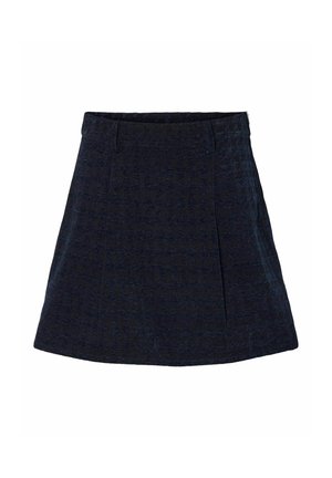 Mini-jupe bleu marine foncé en tissu texturé, avec une taille ajustée, des plis avant et une silhouette droite. Pas de matériel visible ni de motifs.