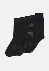 Set od pet crnih čarapa izrađenih od mekanog materijala; uključuje četiri jednobojne pare i jednu s uzorkom bijelih točkica.