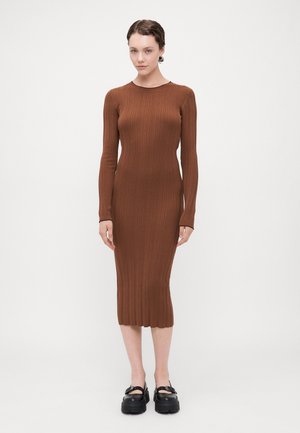 VMNINA O NECK CALF - Etuikjole - emperador/black