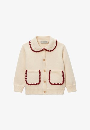 Cardigan en tricot crème avec bordure festonnée rouge sur le col et les poches, boutons en bois sur le devant, manches longues et poignets côtelés.