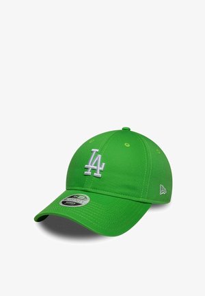 Helles grünes Baseball-Cap mit weißem "LA"-Logo vorne in der Mitte und verstellbarem Riemen, der das New Era Markenschild am Schirm zeigt.