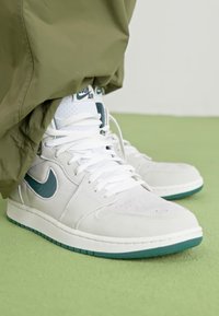 Jordan AIR JORDAN 1 ZOOM CMFT 2 jasnozielony