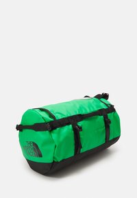 The North Face BASE CAMP DUFFEL S UNISEX - Bolsa de viaje - optic emerald/black