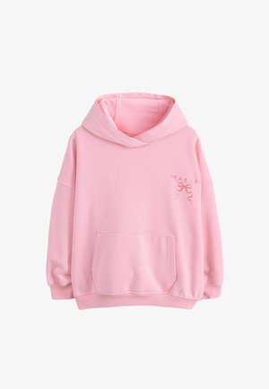 Jasnoróżowa bluza z kapturem z kieszenią typu kangur oraz małą grafiką kokardki z napisem na lewej piersi, z prążkowanymi mankietami i dołem.