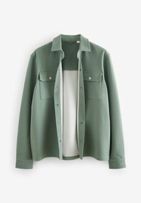 Chaqueta de camisa de tela verde con collar, botones a presión, dos bolsillos frontales y un forro interior blanco. Textura suave con un ajuste relajado.