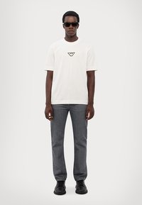 Emporio Armani Nyomott mintás póló - offwhite