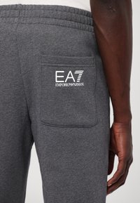 EA7 Emporio Armani PANTALONI - Tréningruha alsók - dark grey mel