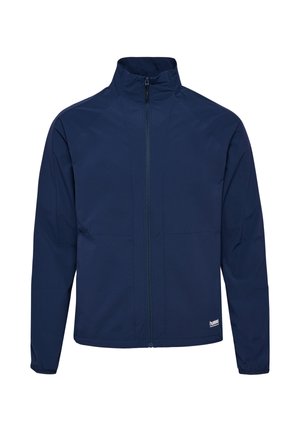 Marineblauwe windjack met een hoge kraag, volledige ritssluiting aan de voorkant en elastische manchetten. Heeft een subtiel logo vlak bij de zoom en een gladde textuur.