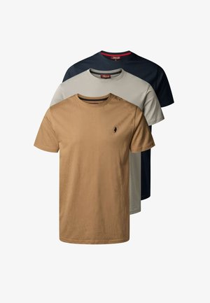 Drei schlichte T-Shirts mit Rundhalsausschnitt und kurzen Ärmeln in Beige, Hellgrau und Schwarz, von vorne nach hinten gestapelt, mit einem kleinen schwarzen Logo auf dem beigen T-Shirt.
