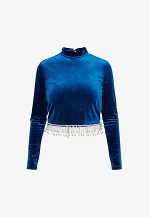 Haut court en velours bleu avec un col haut, des manches longues et un ourlet orné de pendentifs en perles et d'un léger effet pailleté.
