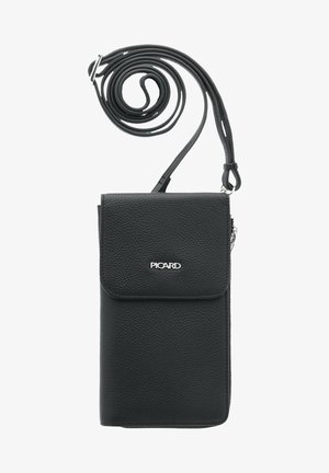 Sort tekstureret læder crossbody-taske med klaplås, sølvfarvet PICARD-logo foran og lang justerbar rem snoet ovenover.