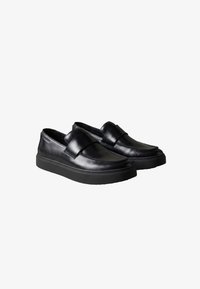 Избран, triple black