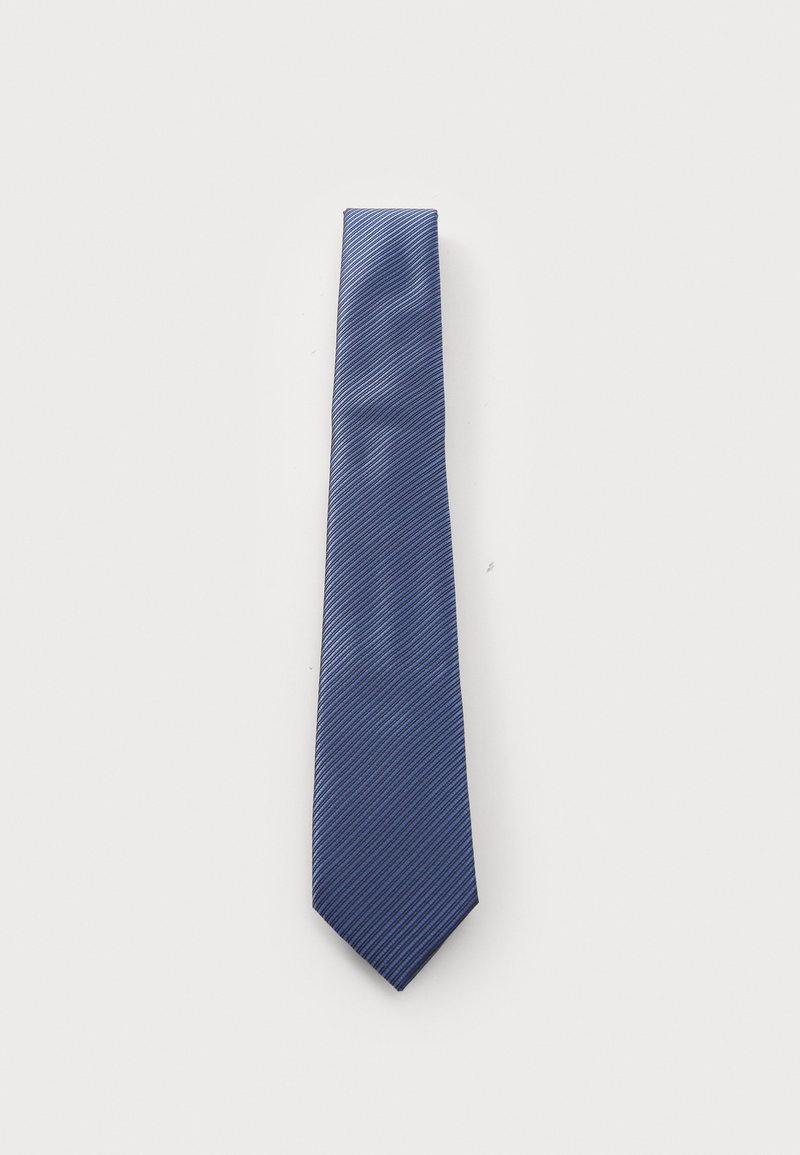 Blåstripet slips med diagonalt mønster, laget av glatt stoff med spiss ende. Stripeskiftene varierer i en litt mørkere nyanse.