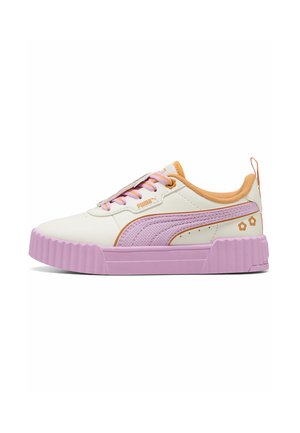Hvid lavtop-sneakers med pink tekstureret sål og sidestreg, orange indvendig, pink snørebånd og små orange blomstermotiver på hælen.