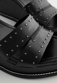 Next FOREVER COMFORT.  - REGULAR FIT - Korkeakorkoiset sandaalit - black