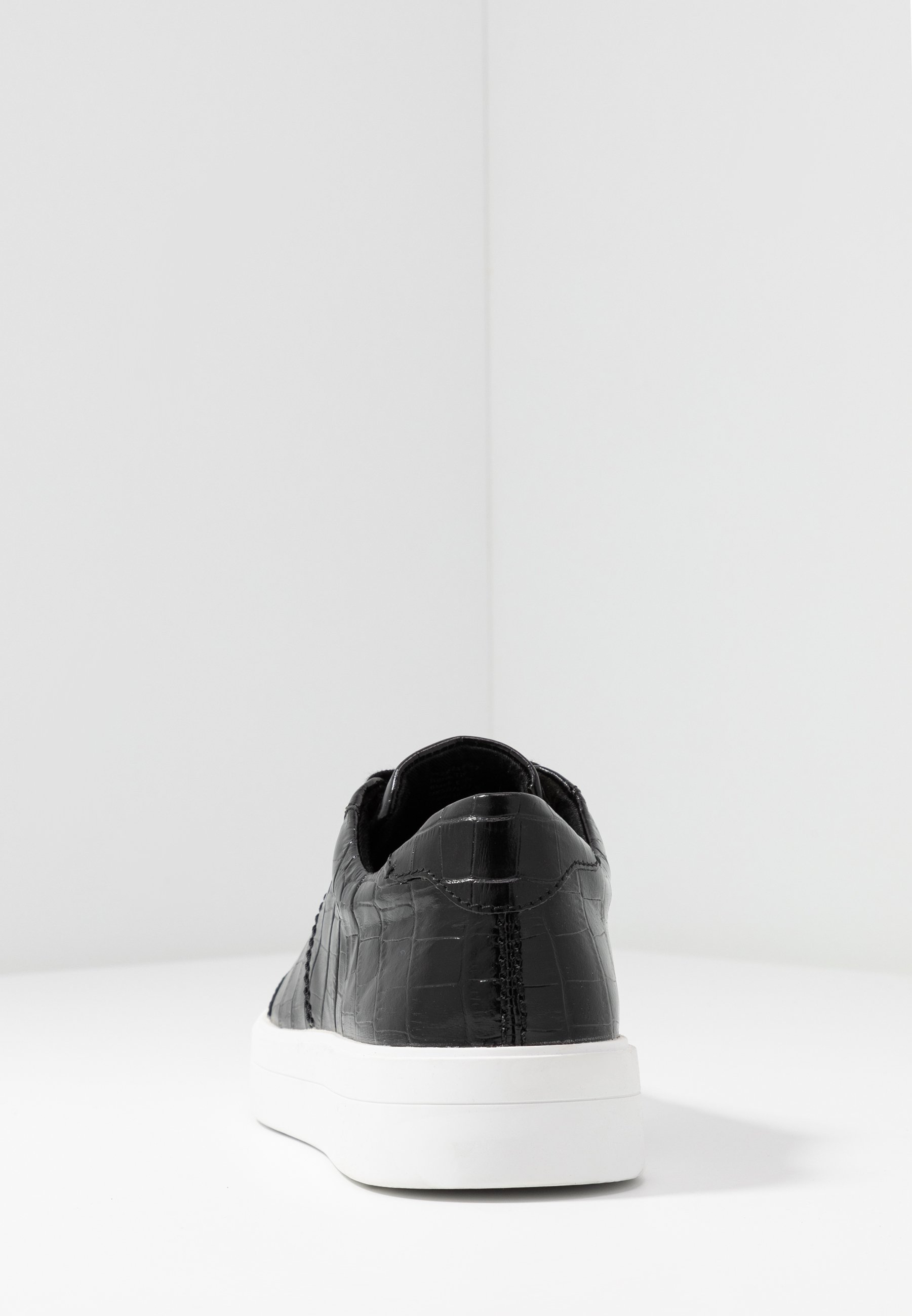 Clarks HERO WALK Joggesko black Zalando.no Clarks HERO WALK Joggesko white Zalando.no