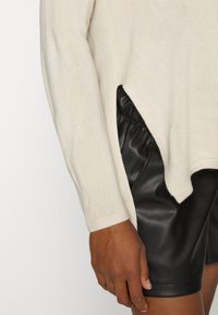 ONLY MATERNITY OLMAMALIA V-NECK - Pulover - pumice stone
