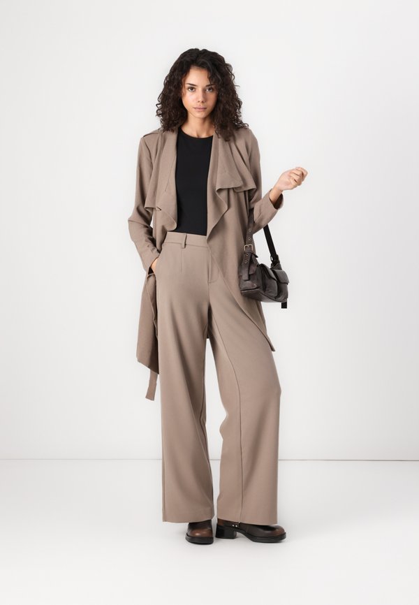 OBJANNLEE SHORT JACKET - Trenchcoat - fossil2