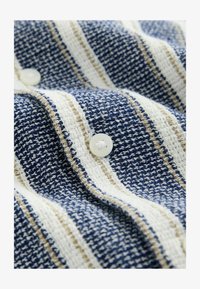DESIGN - Camicia comoda testurizzata beige con rever DESIGN - Camicia comoda testurizzata beige con rever