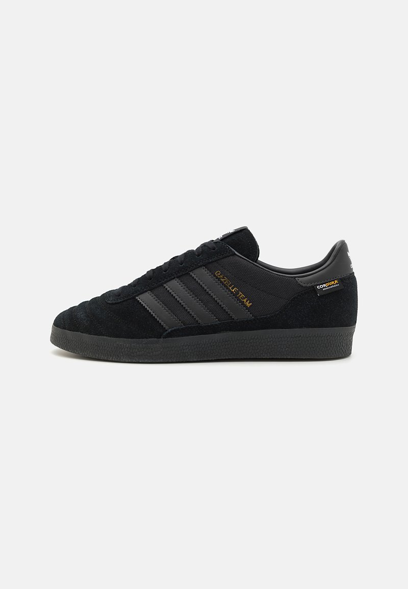 adidas Originals - GAZELLE TEAM UNISEX - Trainers - core black/carbon/footwear white, Enlarge