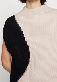 Marc Cain Svetr - stone