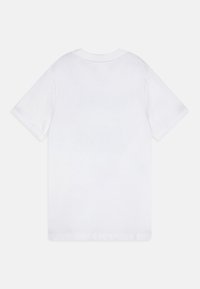 Hvit bomulls t-skjorte med korte ermer, rund halslinning og en ensfarget bakside, med en myk tekstur og uten synlige logoer eller mønstre.