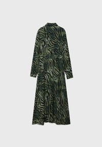 Abito verde a maniche lunghe con strisce zebra nere, dotato di colletto, cintura in vita e un design della gonna fluente. Tessuto morbido.