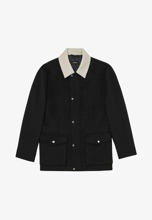 Melna jaka ar velveta apkakli, priekšējiem spiedpogām, divām krūšu kabatām un divām apakšējām flap kabatām. Mīksta tekstūra, moderna dizaina.