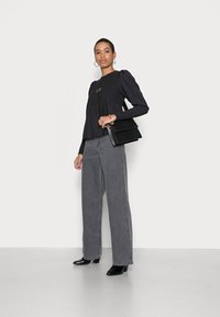 Gestuz MORIANA SOLID BLOUSE - Blusa - black