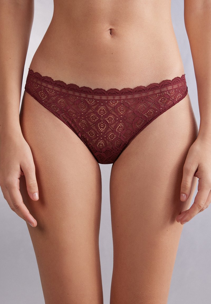 Intimissimi BRASIL - String - bordeaux folk red