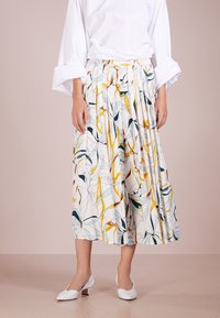 Bruuns Bazaar Pantalones - white